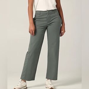 Lee Ultra Lux Mid Rise Relaxed Straight‎ Leg Pant in Fort Green